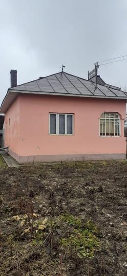 Casă cu 3 camere în Bărăști