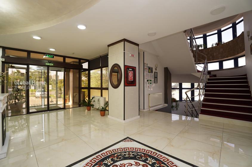 Hotel/Pensiune, de 1,480 mp, în Est