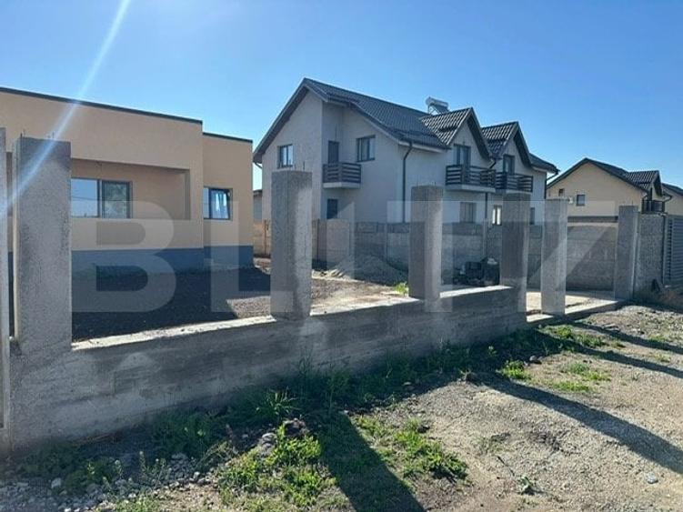Casă individuală cu 4 camere cu Canalizare în Bariera Vâlcii