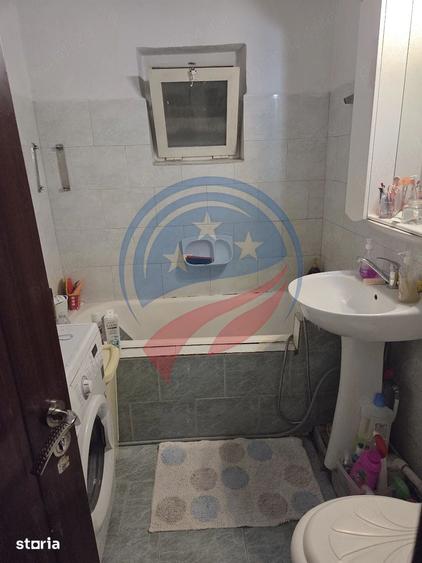 Apartament cu 3 camere decomandat în Rovine