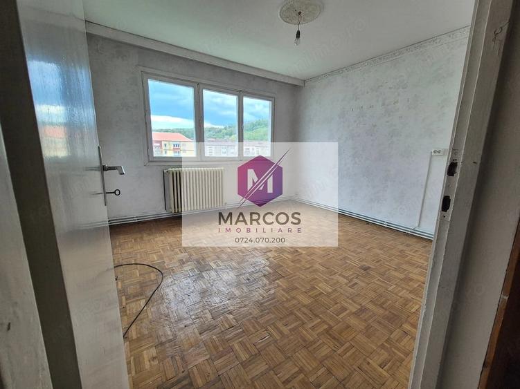 Apartament cu 3 camere semidecomandat în Cuptoare (Reșița)