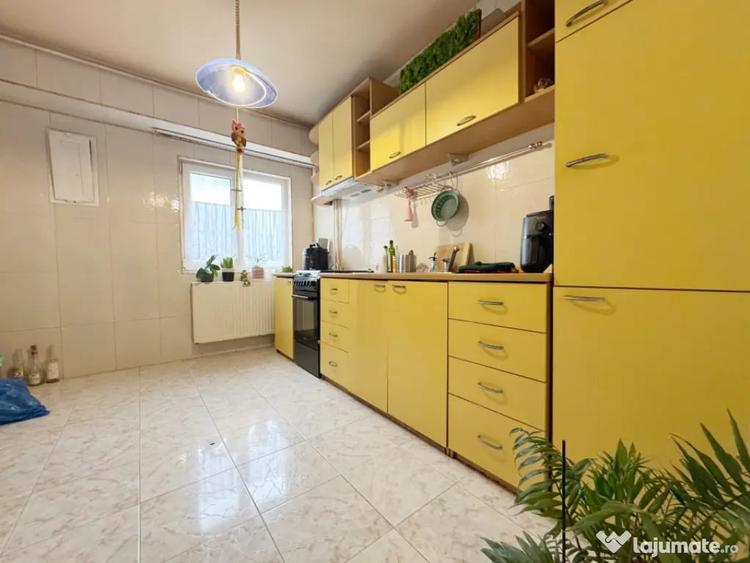 Apartament cu 3 camere decomandat, mobilat în Soarelui