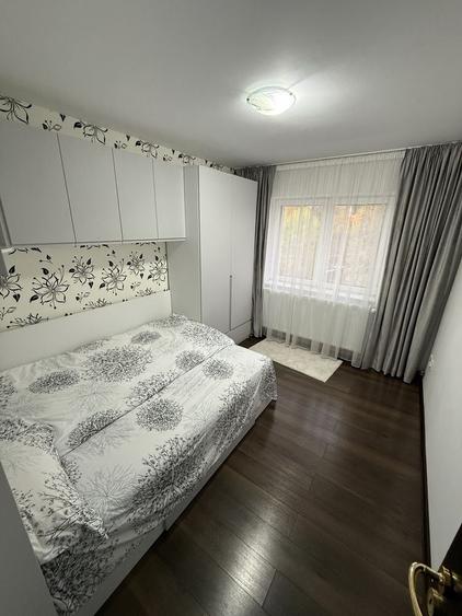 Apartament cu 3 camere decomandat în Sârbi