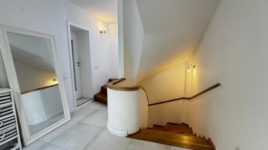 Duplex cu 7 camere cu Canalizare în Blumăna