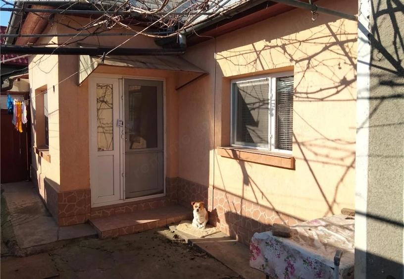 Casă cu 6 camere cu Teren 320 Mp în Păcii