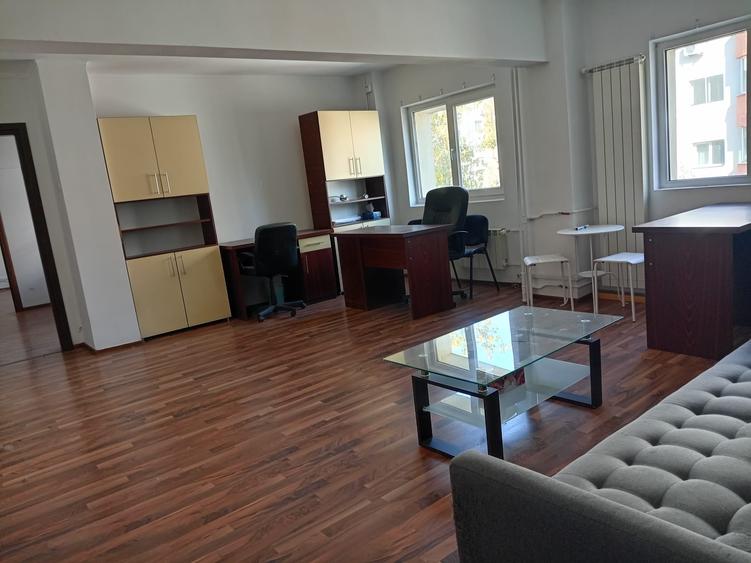 Apartament cu 4 camere în Moșilor