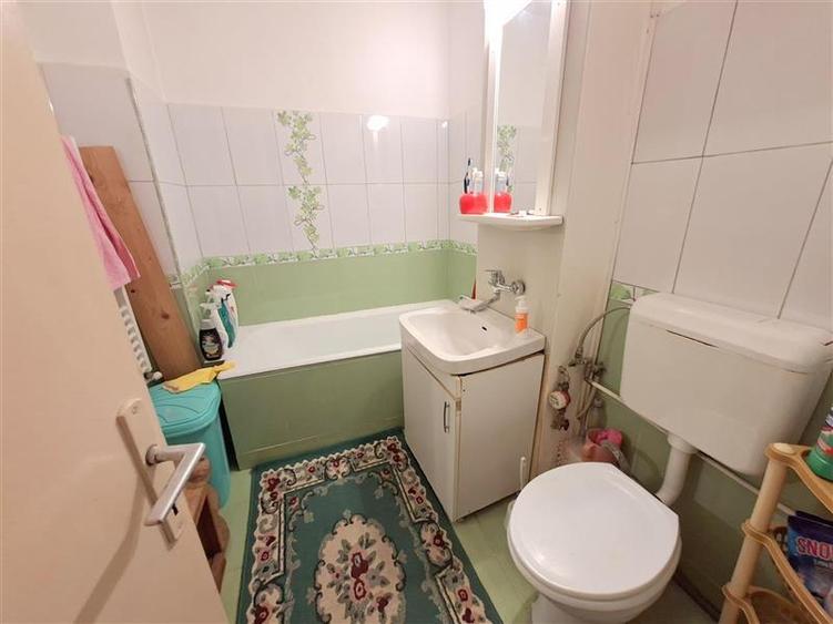 Apartament cu 4 camere decomandat în Narcisa