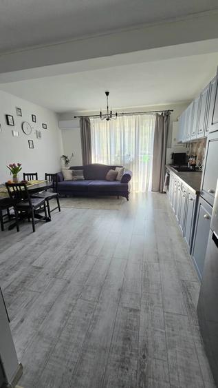 Apartament cu 3 camere semidecomandat, mobilat în Florești — fotografia 1