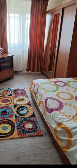 Apartament cu 3 camere decomandat în Calea București