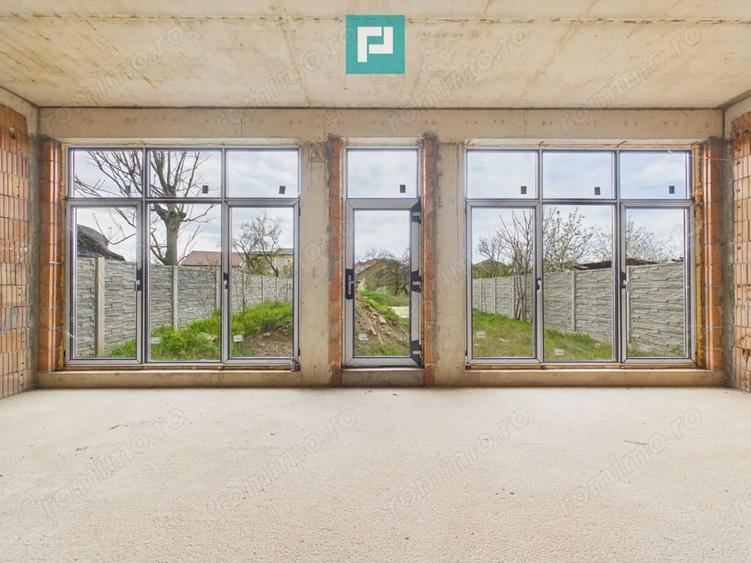 Casă cu Piscina în Pârneava