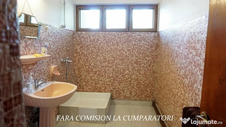Casă cu 7 camere cu Teren 2328 Mp în Dăești