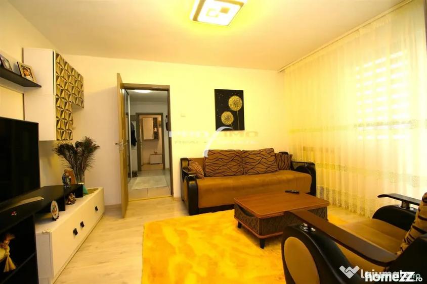 Apartament cu 3 camere semidecomandat în City Park Mall