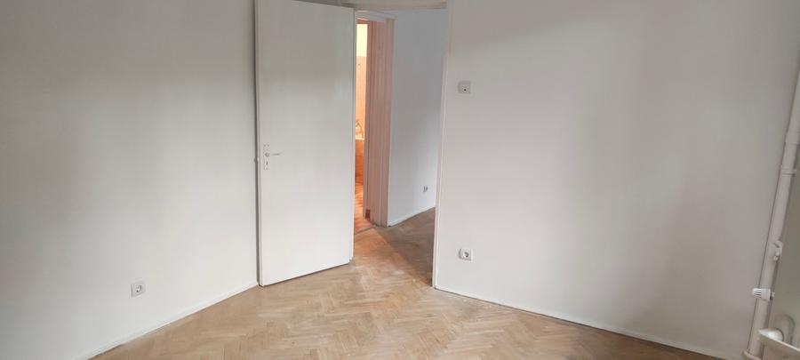 Apartament cu 3 camere semidecomandat în Nord