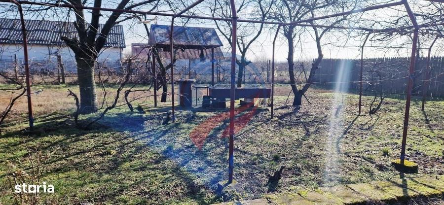 Casă cu 3 camere în Brădești
