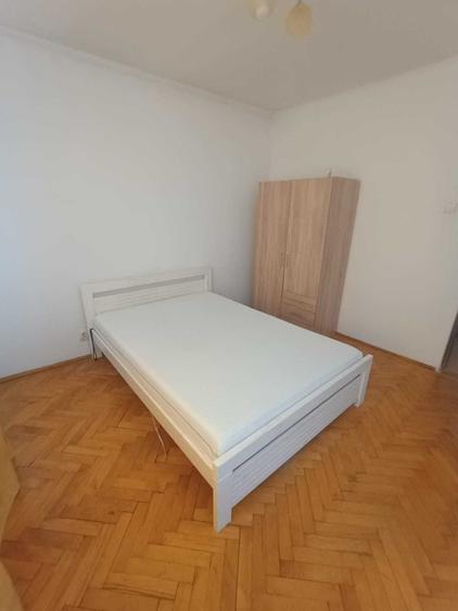 Apartament cu 2 camere semidecomandat în Craiovei
