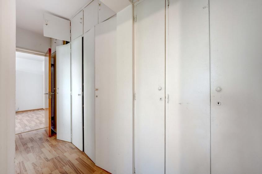 Apartament cu 3 camere semidecomandat în Titan