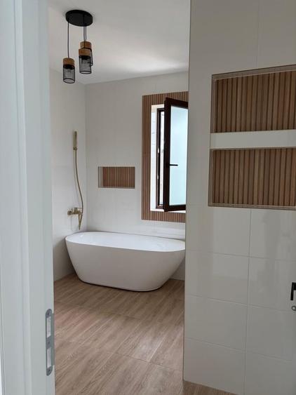 Casă cu 4 camere în Exterior Vest