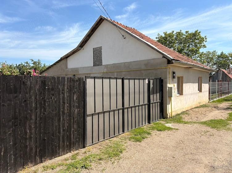 Casă cu 4 camere cu Teren 800 Mp în Pecica