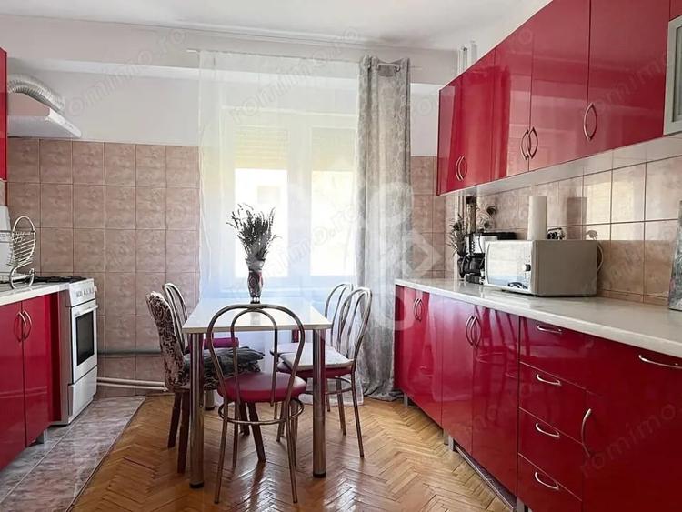 Apartament cu 3 camere decomandat, mobilat în Rogerius