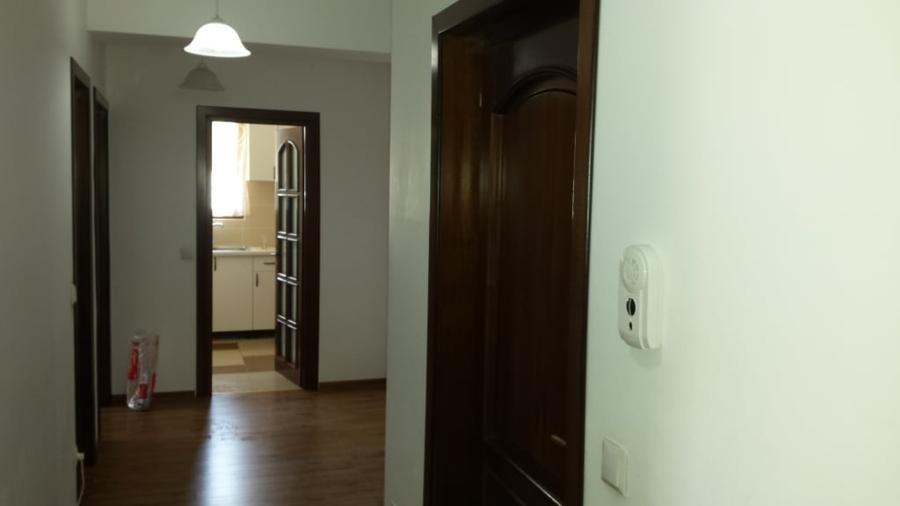 Apartament cu 3 camere decomandat în Arcu
