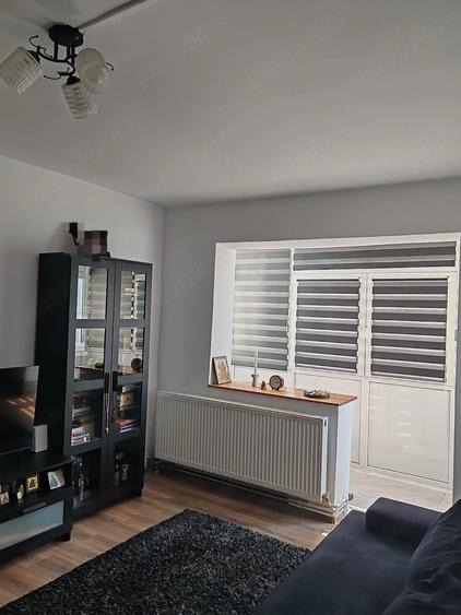 Apartament cu 3 camere semidecomandat în Micro 6