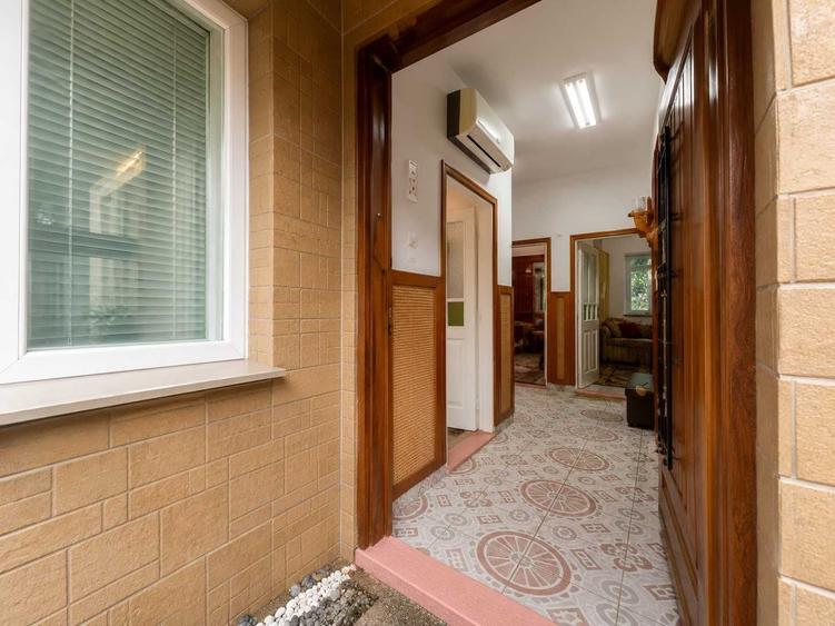 Casă cu 4 camere în Nicolina