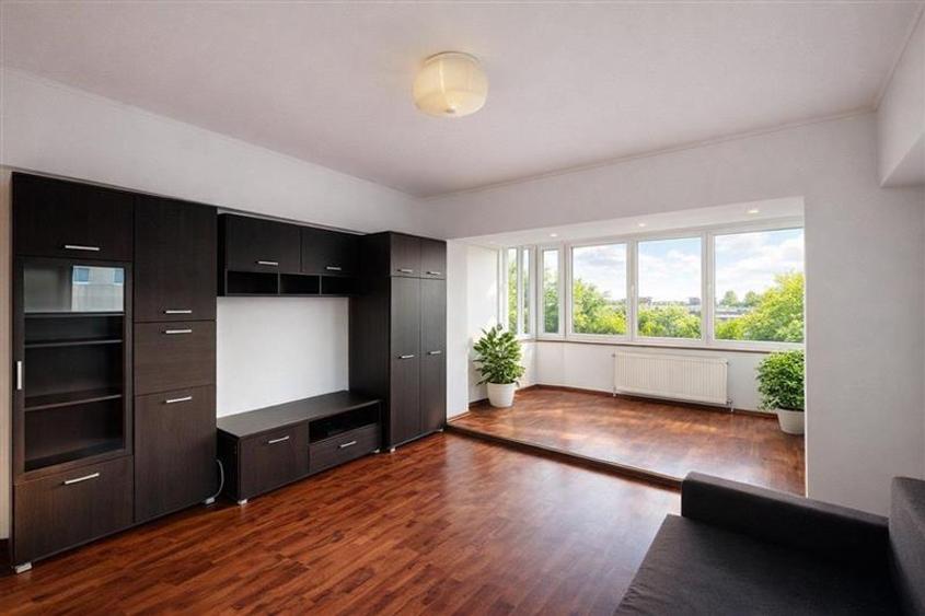 Apartament cu 3 camere decomandat, mobilat în Sud