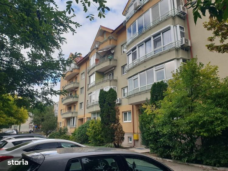Apartament cu 3 camere decomandat în Păcurari
