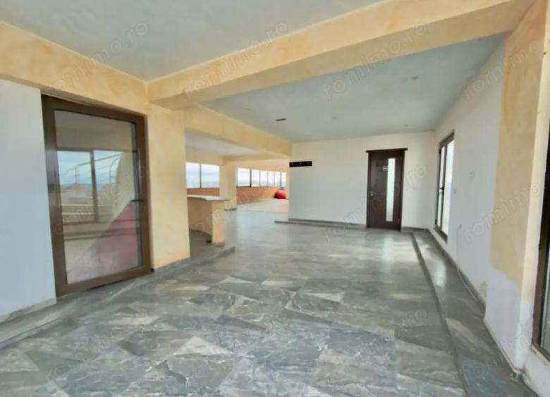 Apartament cu 5 camere decomandat în Central