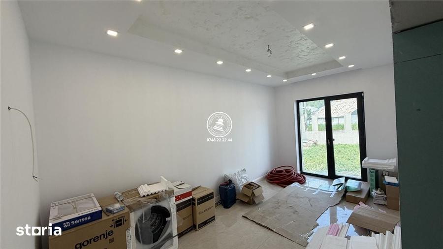 Casă cu 6 camere cu Teren 750 Mp în Aroneanu