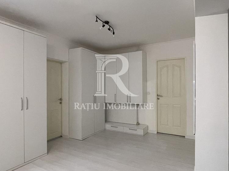 Apartament cu 3 camere semidecomandat, mobilat în Spitalul Județean