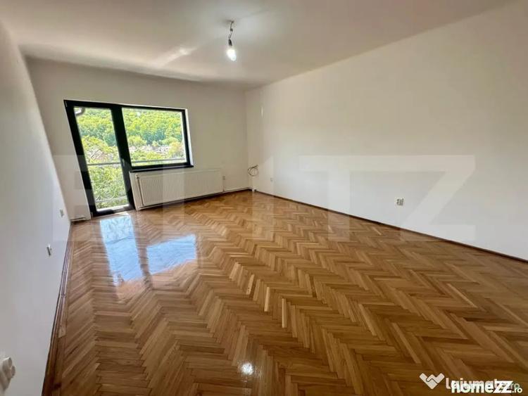 Casă cu 5 camere cu Teren 275 Mp în Central