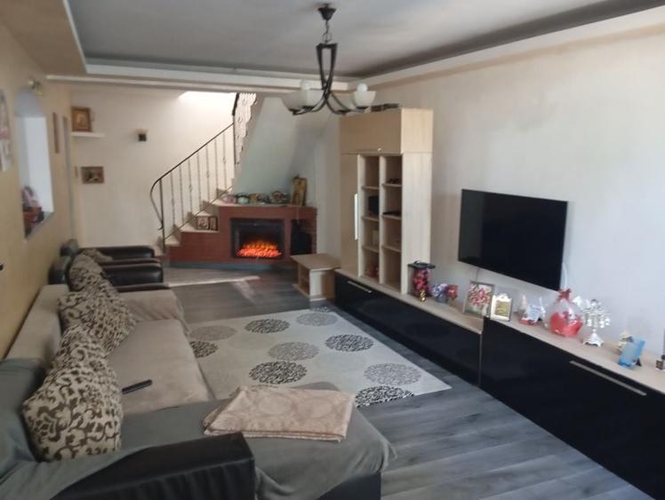 Casă cu 4 camere cu Teren 300 Mp în Central