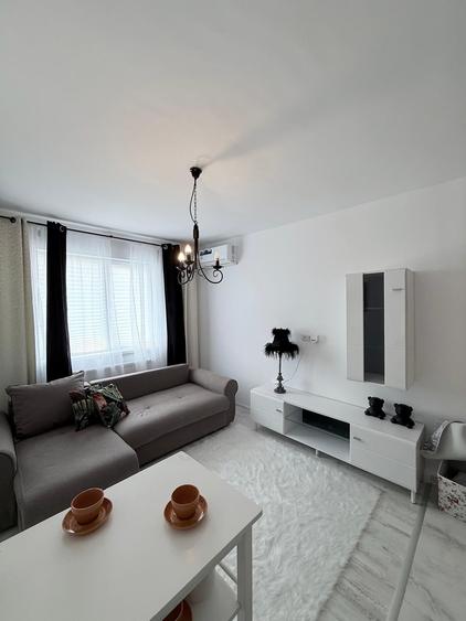 Apartament cu 2 camere semidecomandat în Militari