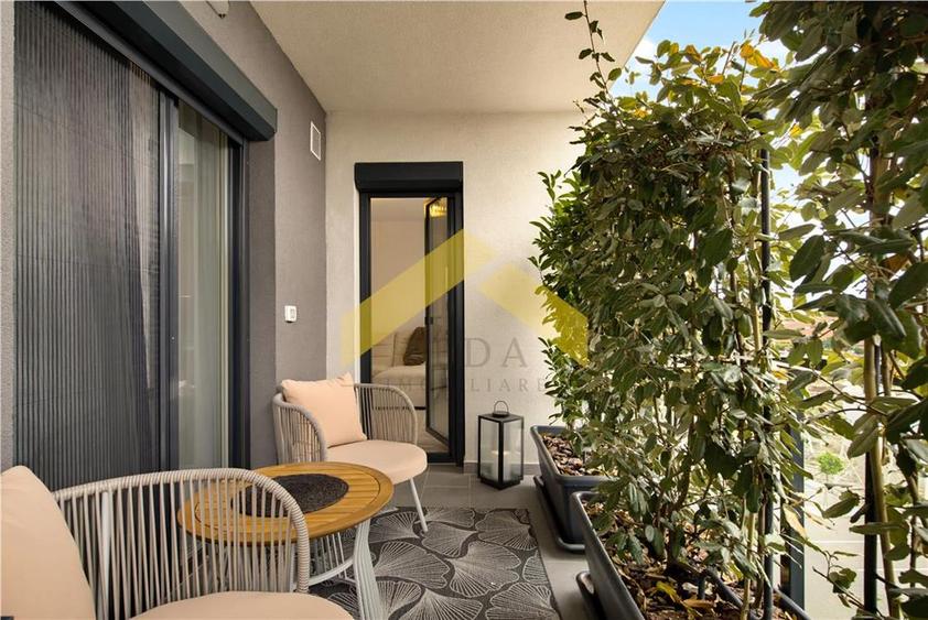Apartament cu 3 camere semidecomandat, mobilat în UTA