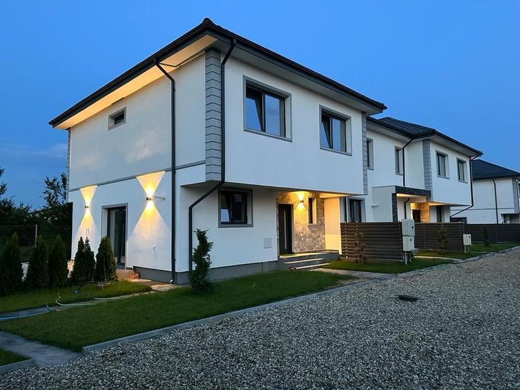 Duplex cu 4 camere cu Canalizare în Corbeanca
