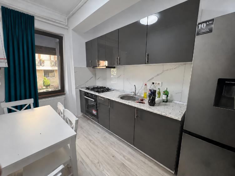 Apartament cu 2 camere decomandat, mobilat în Tomis Plus