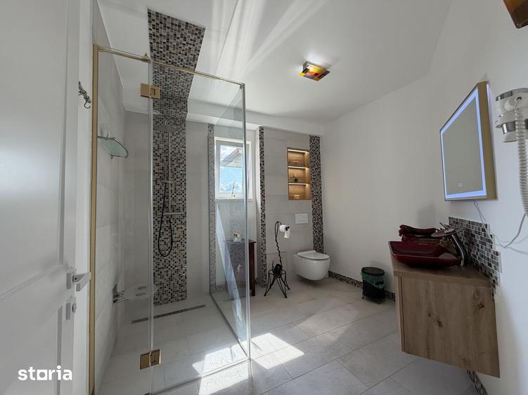 Casă cu 5 camere cu Teren 2108 Mp în Florești