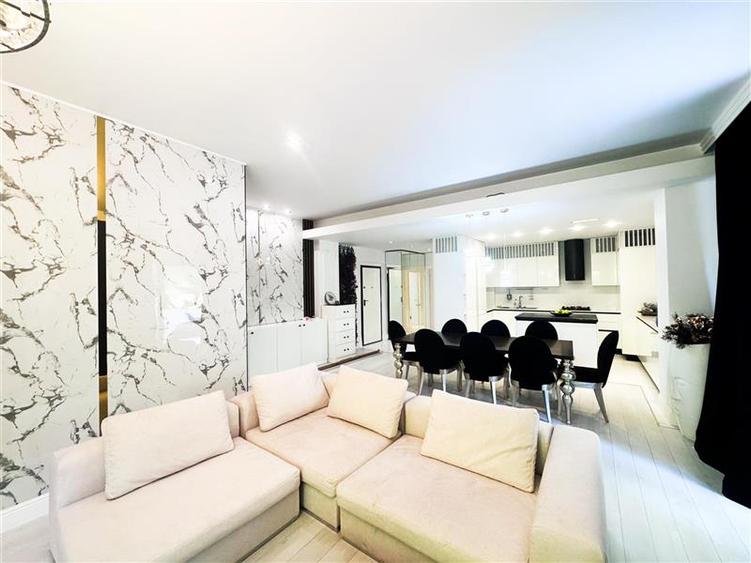 Apartament cu 5 camere decomandat, mobilat în Nordului