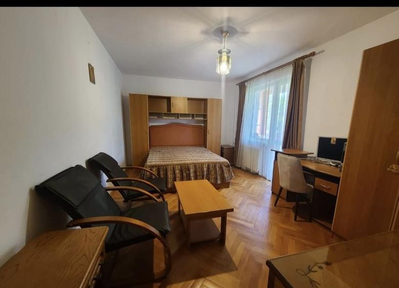Apartament cu 2 camere decomandat în Pandurilor