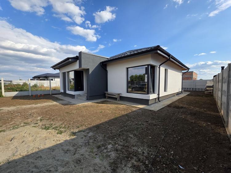 Casă cu 3 camere în Berceni