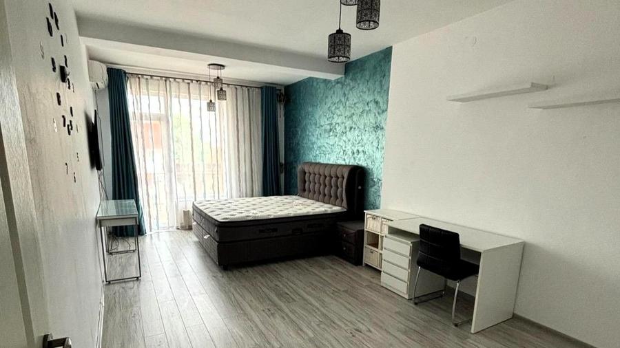 Casă cu 7 camere cu Teren 465 Mp în Ștrand