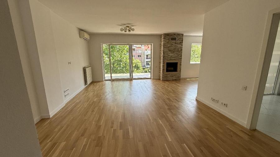 Apartament cu 3 camere decomandat în Nord