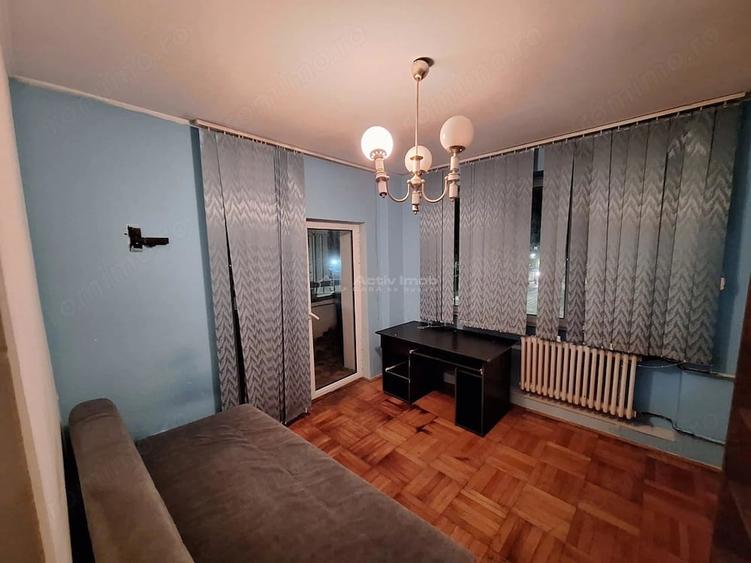 Apartament cu 3 camere semidecomandat în Central