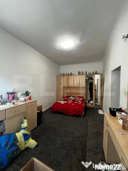 Apartament cu 4 camere semidecomandat în Central