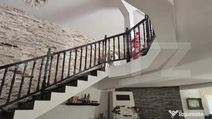Casă cu 5 camere cu Teren 2800 Mp în Central