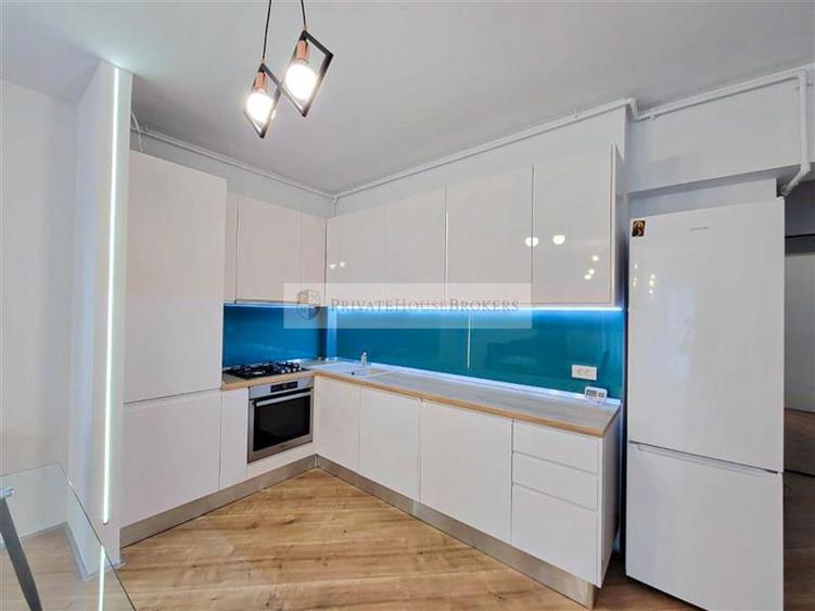 Apartament cu 3 camere semidecomandat, mobilat în Pipera