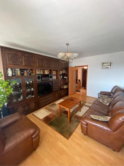 Apartament cu 3 camere decomandat în Fundeni