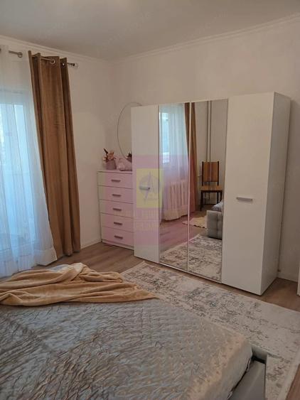 Apartament cu 3 camere decomandat în Panduri