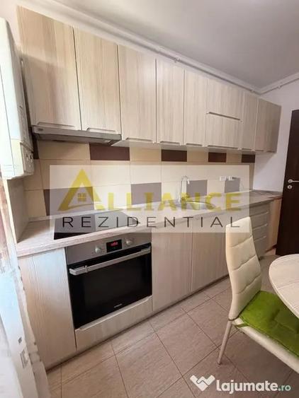 Apartament cu 3 camere decomandat în Metalurgiei